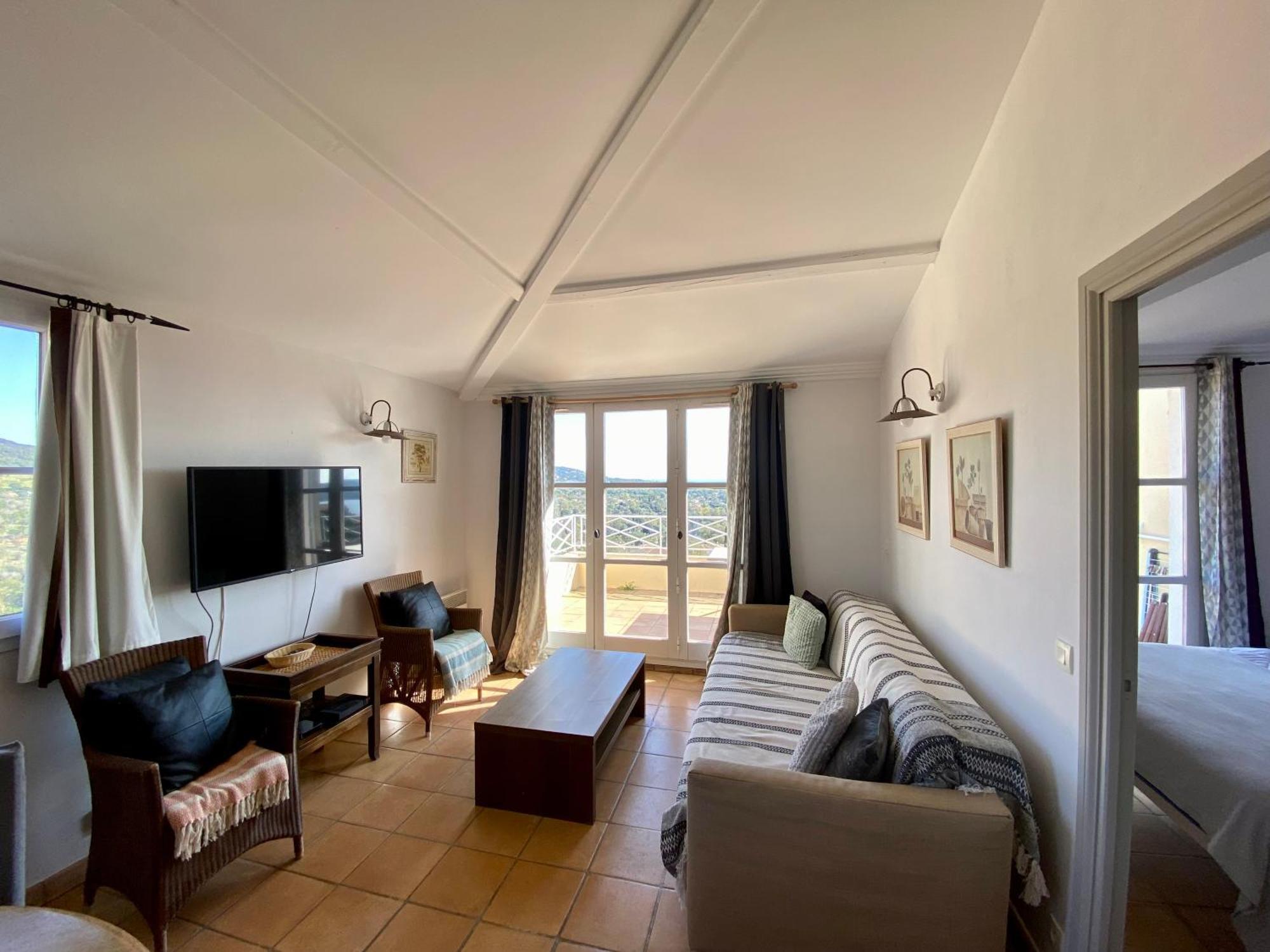Les Restanques, Bastides Vue Golfe Saint Tropez Apartment กรีโมด์ ภายนอก รูปภาพ