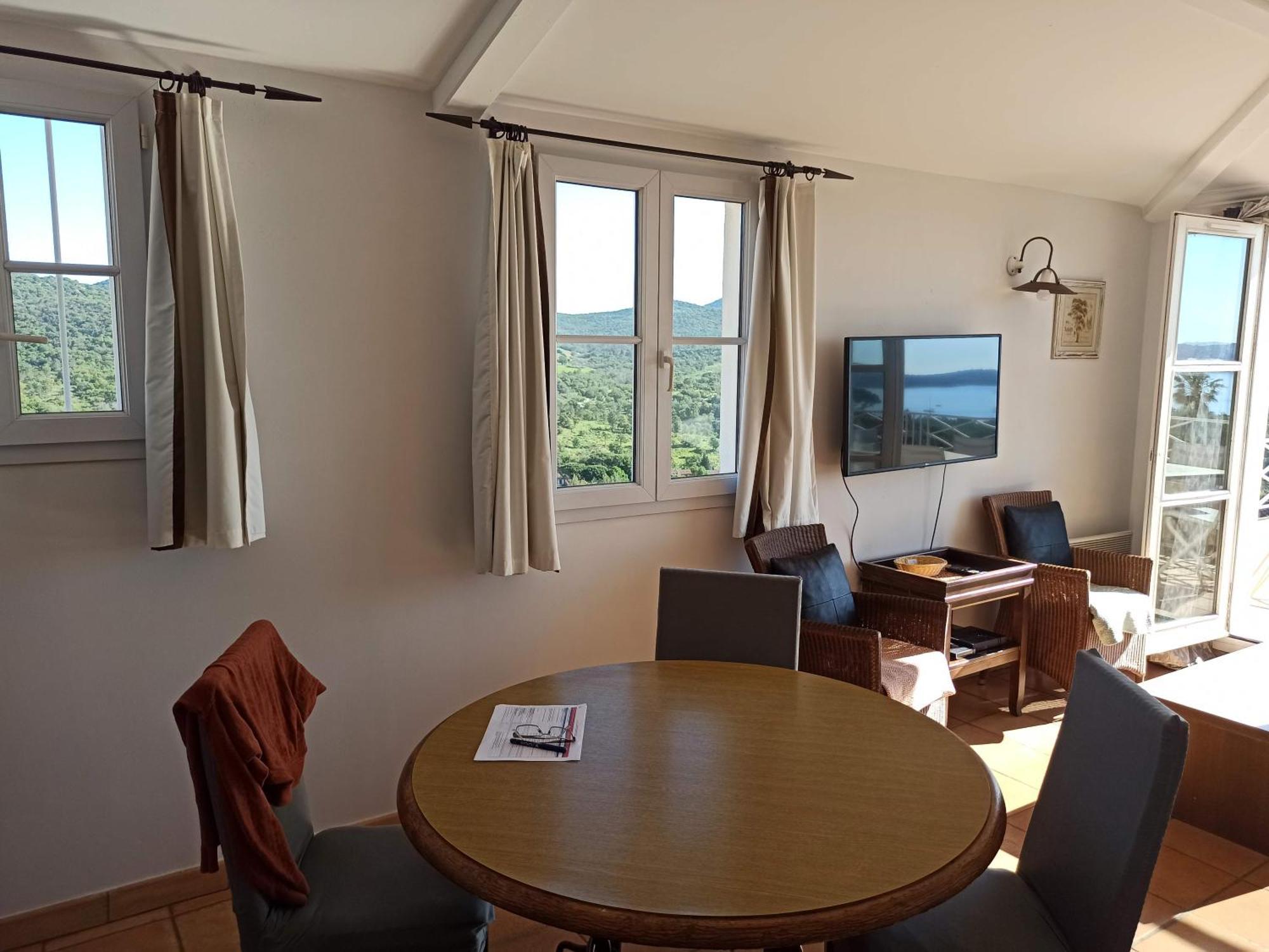 Les Restanques, Bastides Vue Golfe Saint Tropez Apartment กรีโมด์ ภายนอก รูปภาพ